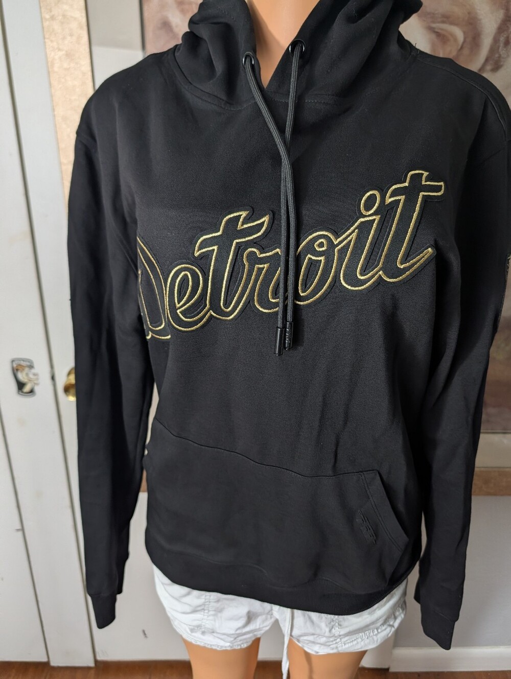 Pro Standard Detroit Tigers Black & Gold pullover hoodie Size M